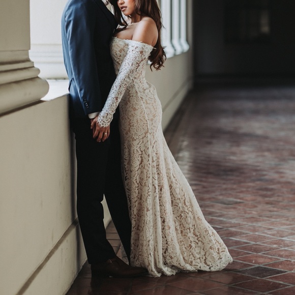 long sleeve lace wedding dress ball gown Elegant Lace Ball Gown Long Tulle Sleeve V Neck Wedding Dress 36